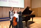 Слева направо Ольга Чупина (преподаватель), Кристина Грибушина, Нелли Геворкян (концертмейстер)